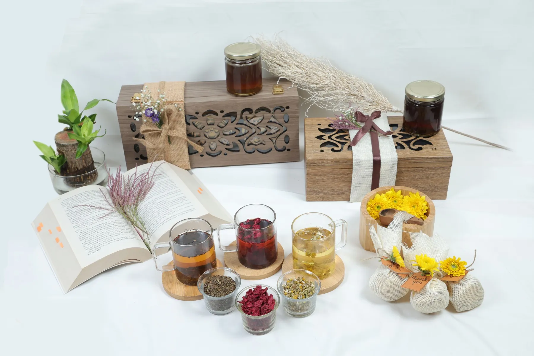BOX OF 3 JARS – Chamomile Tea, Pepperment Tea & Eucalyptus Honey