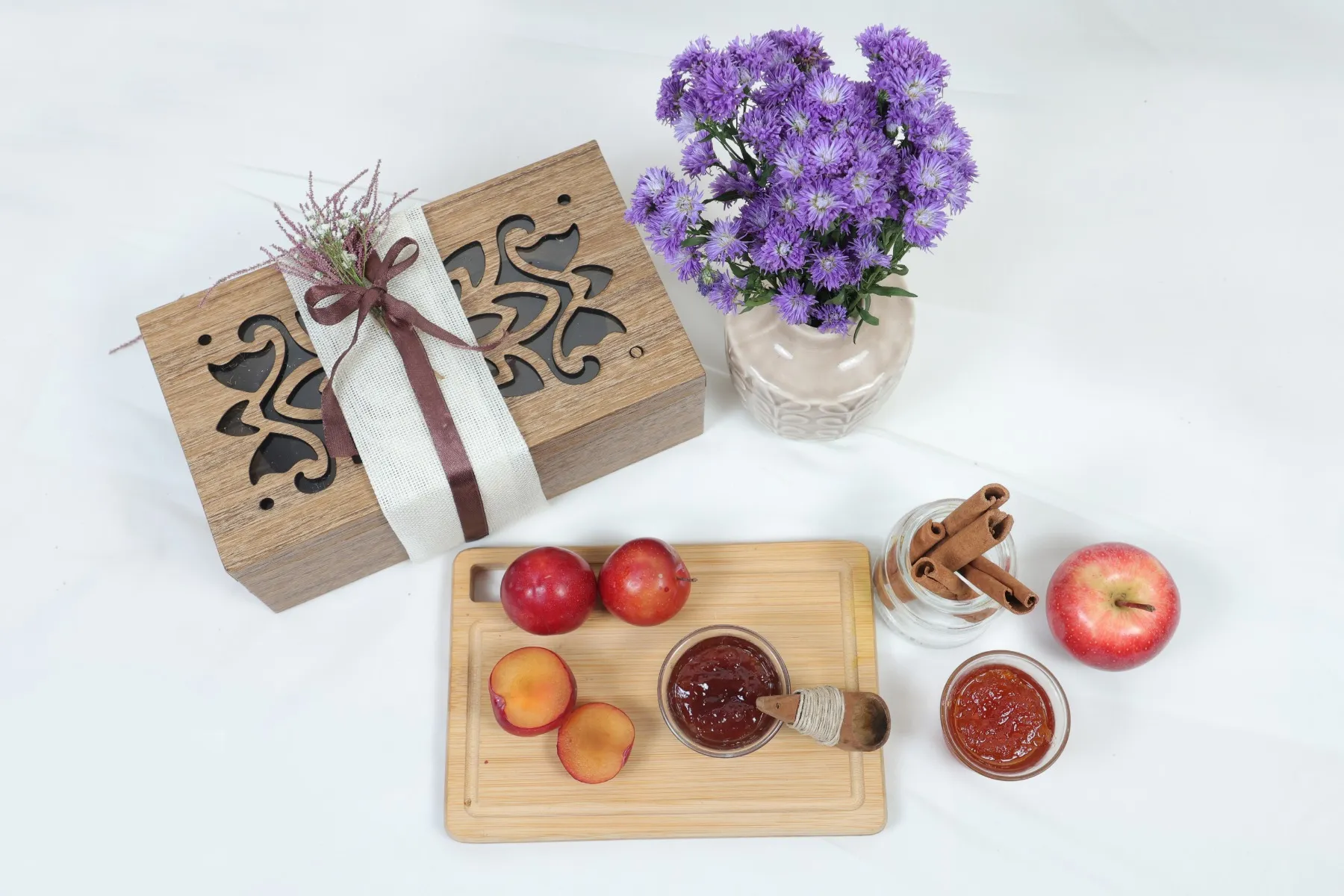 BOX OF 2 JARS – Himalayan Apricot Jam & Apple Chutney